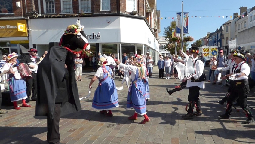 dancing at the southdowns folk festival